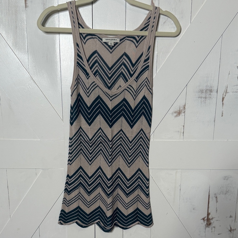 Banana Republic Blue Grey Chevron Knit Tank Top